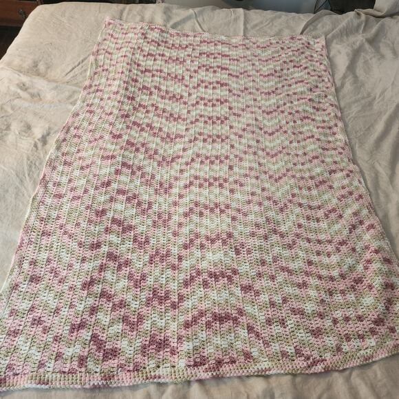 Handmade Crochet Pink and  White Baby Throw Blanket  45 x 56 - Picture 2 of 6